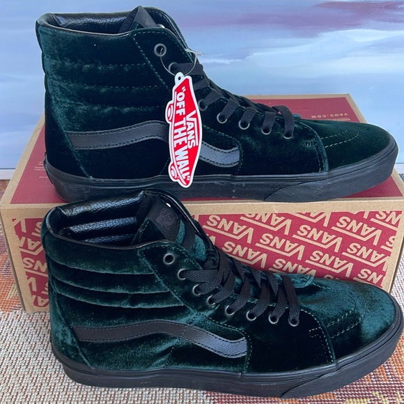 Vans Other - Vans Men’s Sk8-Hi Velvet Green/Black
VN0A4BVT203
Sneakers